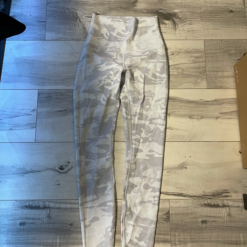 Lululemon wunder under
